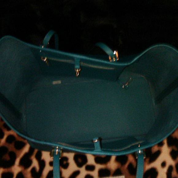 CCO - Michael Kors Large Travel Jet Set Purse - Picture 6 of 7